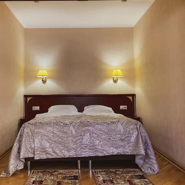 Номер Де люкс в санатории Целебный Нарзан в городе Кисловодске - фотография