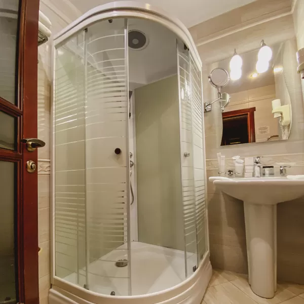 Номер Де люкс в санатории Целебный Нарзан в городе Кисловодске - фотография