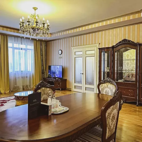 Номер Королевский люкс в санатории Целебный Нарзан в городе Кисловодске - фотография