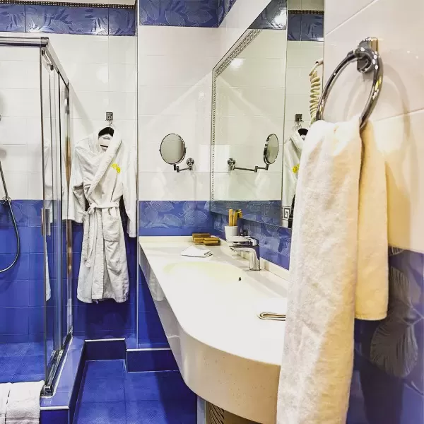 Номер Королевский люкс в санатории Целебный Нарзан в городе Кисловодске - фотография