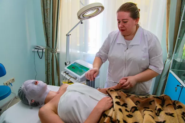 Косметолог на 3 этаже лечебного корпуса в санатории Целебный Нарзан в городе Кисловодске - фотография