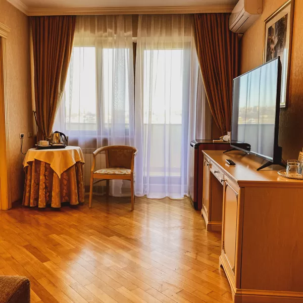 Номер Люкс в санатории Целебный Нарзан в городе Кисловодске - фотография