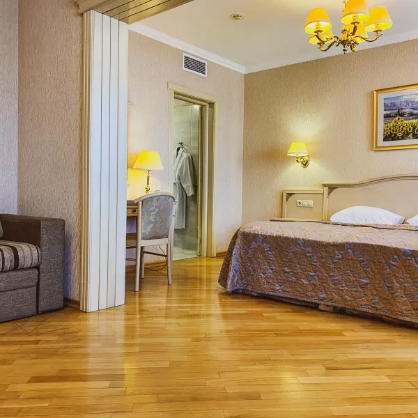 Номер Люкс в санатории Целебный Нарзан в городе Кисловодске - фотография