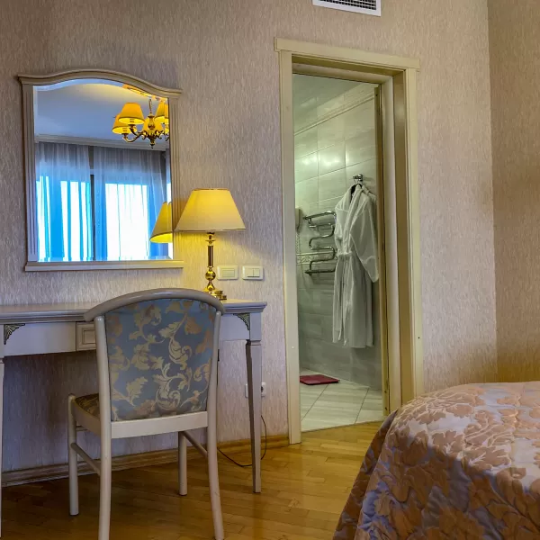 Номер Люкс в санатории Целебный Нарзан в городе Кисловодске - фотография