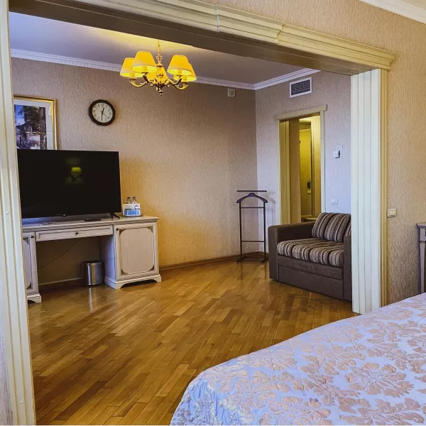 Номер Люкс в санатории Целебный Нарзан в городе Кисловодске - фотография