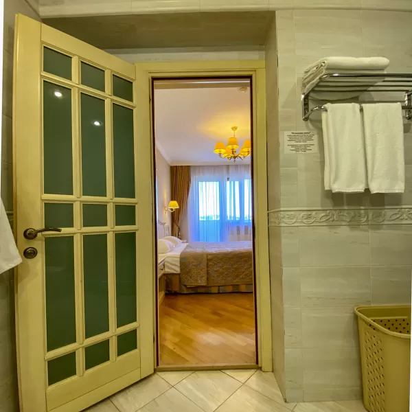 Номер Люкс в санатории Целебный Нарзан в городе Кисловодске - фотография