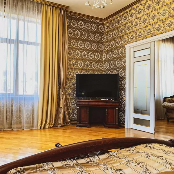 Номер Посольский люкс в санатории Целебный Нарзан в городе Кисловодске - фотография