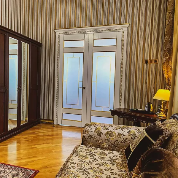 Номер Посольский люкс в санатории Целебный Нарзан в городе Кисловодске - фотография