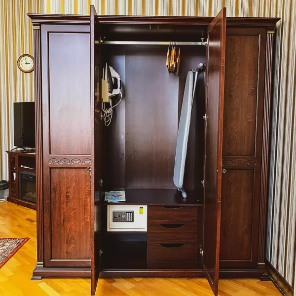 Номер Посольский люкс в санатории Целебный Нарзан в городе Кисловодске - фотография