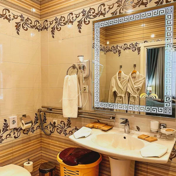 Номер Прованский люкс в санатории Целебный Нарзан в городе Кисловодске - фотография