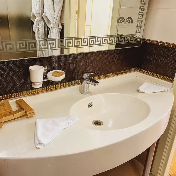 Номер Романтический люкс в санатории Целебный Нарзан в городе Кисловодске - фотография