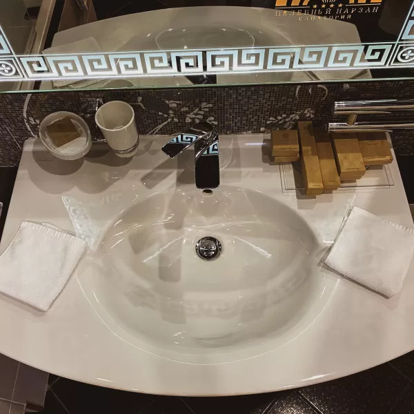 Номер Студия люкс в санатории Целебный Нарзан в городе Кисловодске - фотография