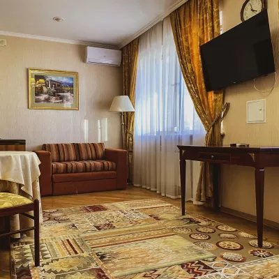Номер Де люкс в санатории Целебный Нарзан в городе Кисловодске - фотография