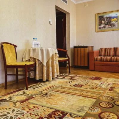 Номер Де люкс в санатории Целебный Нарзан в городе Кисловодске - фотография