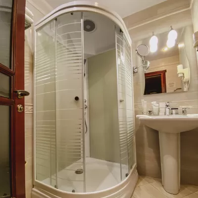 Номер Де люкс в санатории Целебный Нарзан в городе Кисловодске - фотография