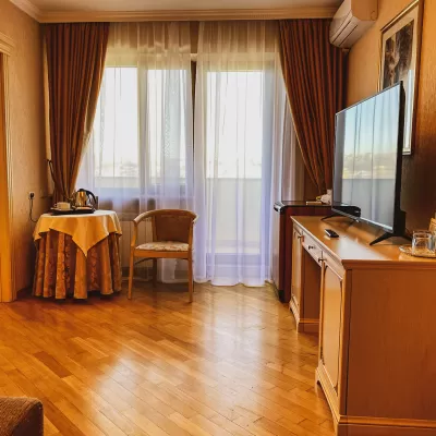 Номер Люкс в санатории Целебный Нарзан в городе Кисловодске - фотография