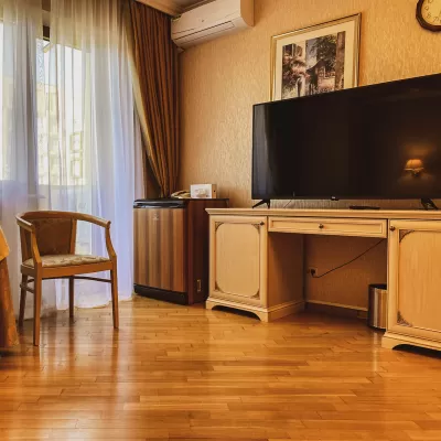 Номер Люкс в санатории Целебный Нарзан в городе Кисловодске - фотография