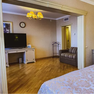 Номер Люкс в санатории Целебный Нарзан в городе Кисловодске - фотография