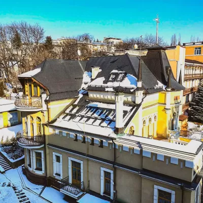 Номер Посольский люкс в санатории Целебный Нарзан в городе Кисловодске - фотография