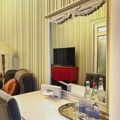 Номер Прованский люкс в санатории Целебный Нарзан в городе Кисловодске - фотография