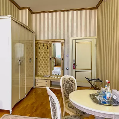 Номер Романтический люкс в санатории Целебный Нарзан в городе Кисловодске - фотография