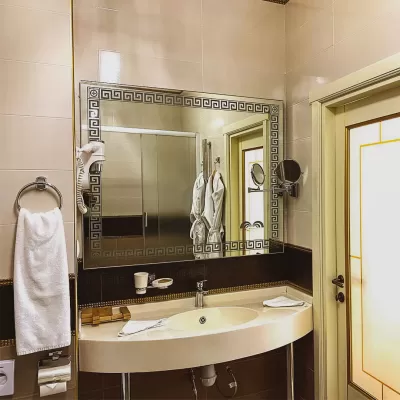 Номер Романтический люкс в санатории Целебный Нарзан в городе Кисловодске - фотография