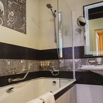 Номер Студия люкс в санатории Целебный Нарзан в городе Кисловодске - фотография