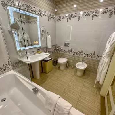 Номер Золотой люкс в санатории Целебный Нарзан в городе Кисловодске - фотография